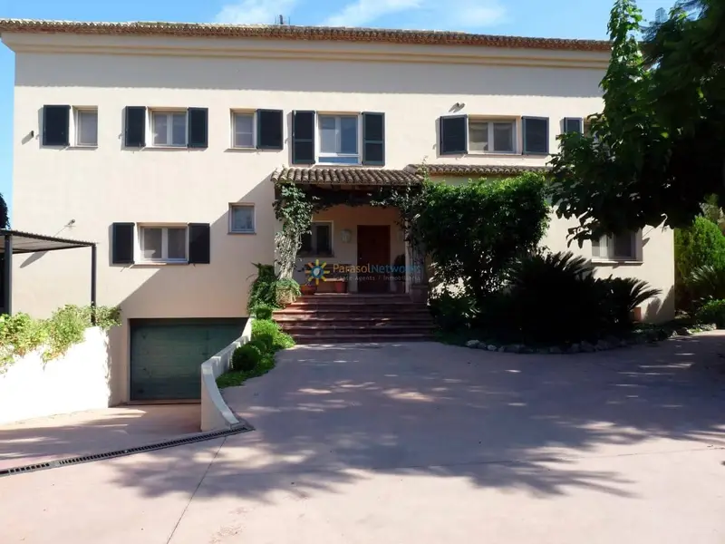 Chalet de Lujo en Gandia con Piscina y Seguridad