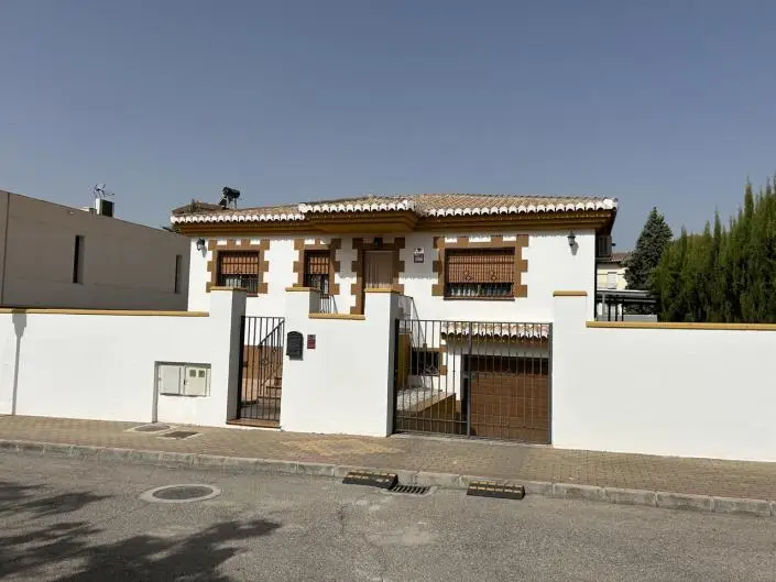 Villa en Venta 3 Dormitorios Gran Capacidad Cerca Granada