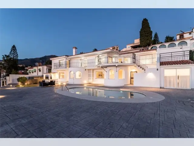 Casa-Villa de 6 Dormitorios en venta Fuengirola, España