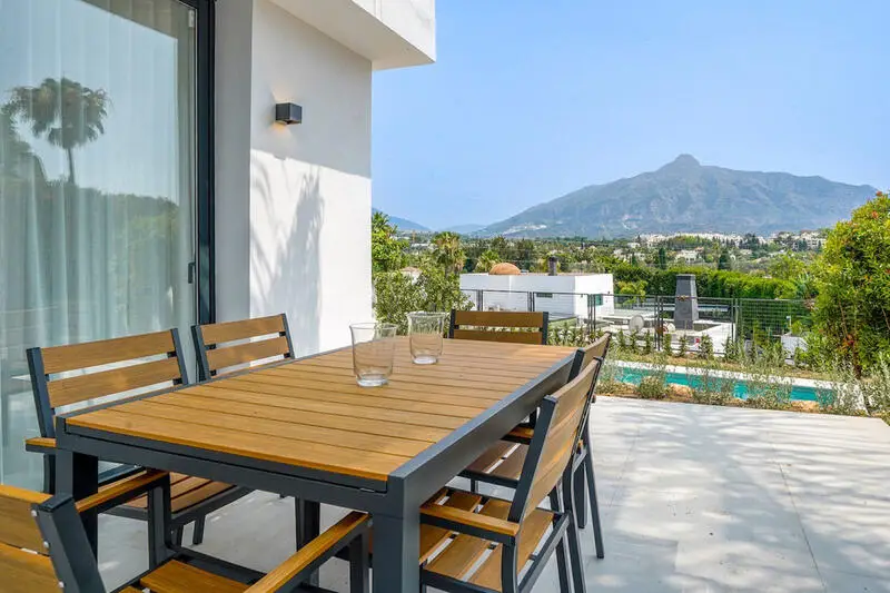 Villa Moderna 5 Dormitorios Nueva Andalucia