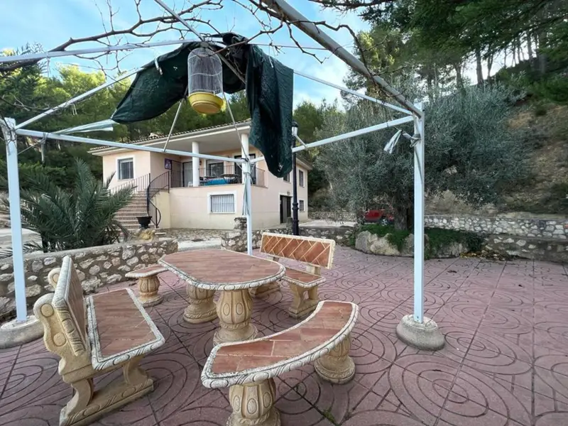 Casa con Terraza y Jardin en Penaguila