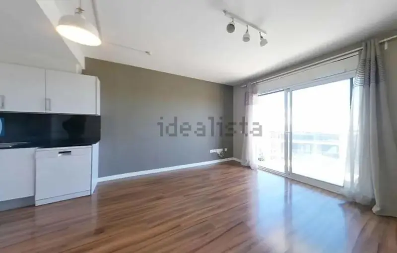 Ático de Lujo en Sabadell con Terraza y Piscinas