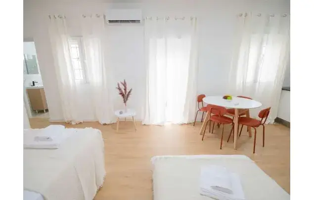 Estudio Amueblado en Madrid con Balcón