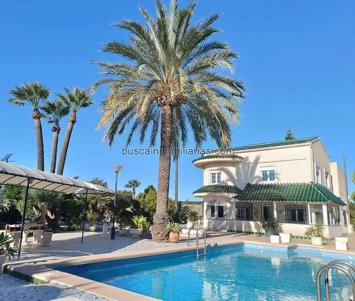 Chalet en Venta Santa Pola 2000m2 Terreno 4 Dormitorios Piscina