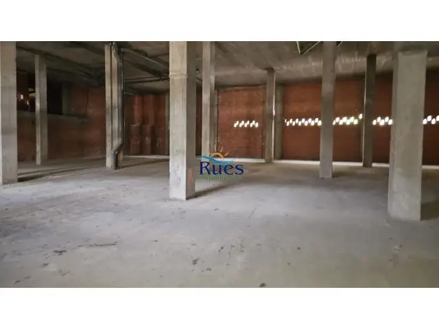 Local Comercial con 37 Plazas de Garaje en Av Hermanos Bou