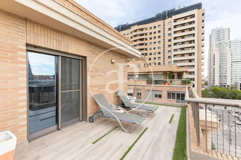 Atico de Lujo en Valencia con Vistas Panoramicas y Amplia Terraza