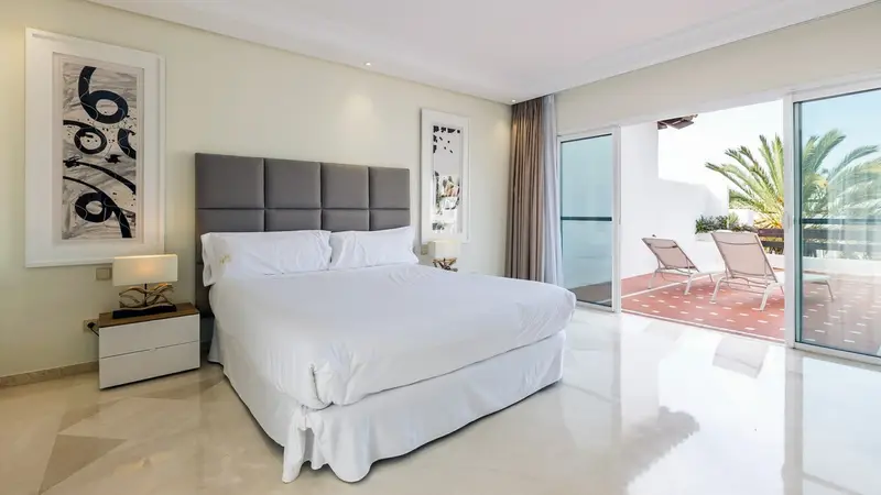 Ático en Puerto Banús con Vistas al Mar 3 Dormitorios