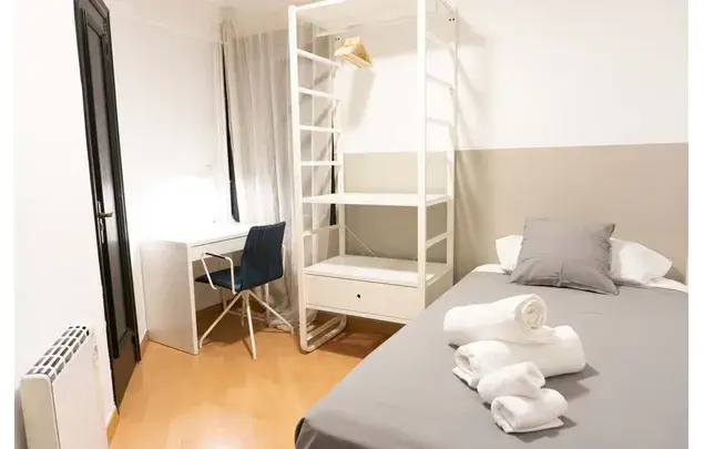 Habitaci
ón 160m
² Barcelona Alquiler 4-12 Meses Dep
ósito 770
€