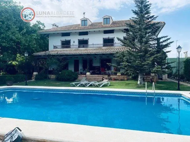 Chalet de Lujo en Agua Sol con Piscina y Pista de Tenis
