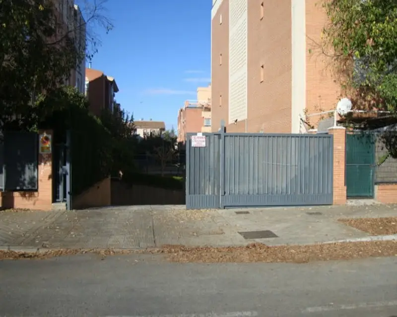 Garaje en venta en Granada calle Maria de Maeztu