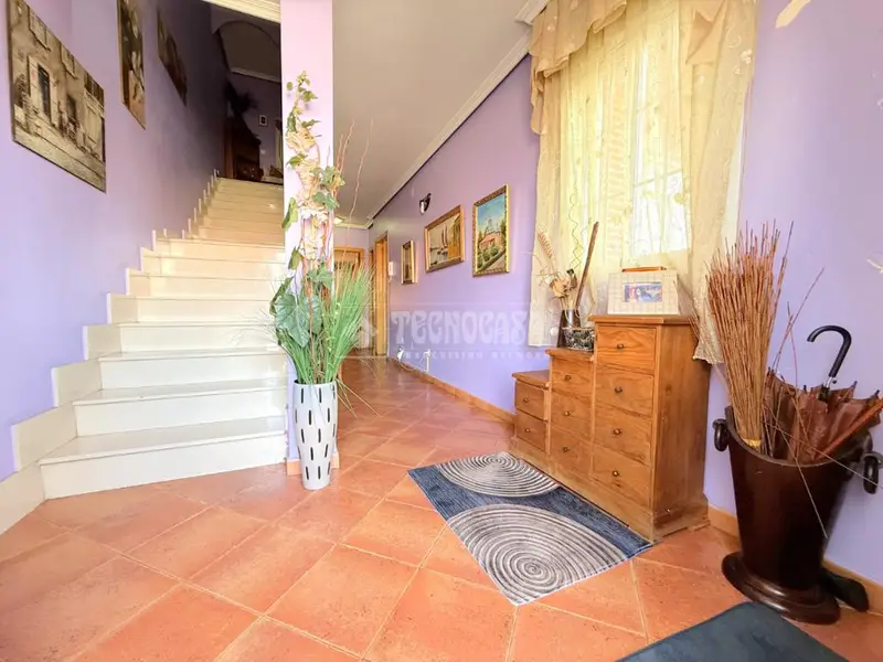 Chalet Adosado en Arroyomolinos con Piscina y Jardin