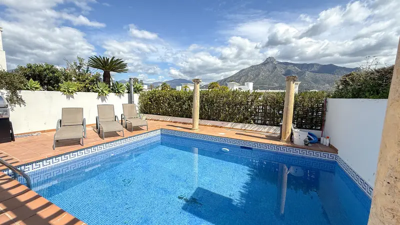 Lujo en la Milla de Oro: Ático 3 Dormitorios y Piscina Privada