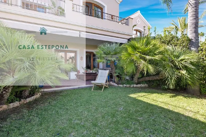 Casa adosada en Paraiso Hills Estepona con jardin y piscina