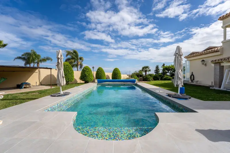 Casa-Villa de 4 Dormitorios en venta Estepona, España