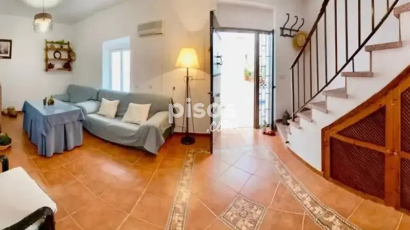 Casa Rústica en Istán: 4 Dormitorios, 2 Baños, Amueblada, Ideal para Vivir o Invertir