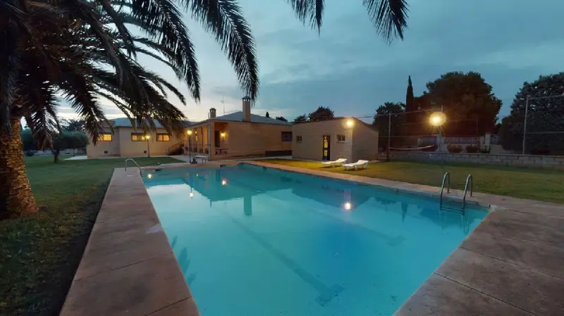 Chalet amueblado Garrapinillos con piscina y jardin