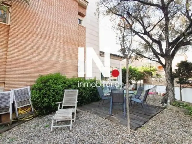 Chalet en Venta en Lleida: Lujo, Comodidad y Espacio para Familias