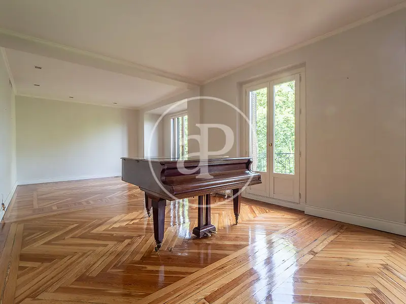 Piso en Alquiler Huertas: 3 Suites, Reformado, Señorial