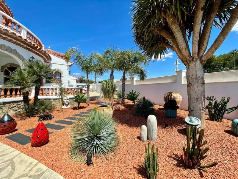 Chalet en Venta Montroig del Camp con Piscina y Jardin