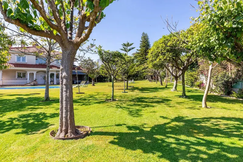 Chalet en Alella con Piscina y Jardin 810m2