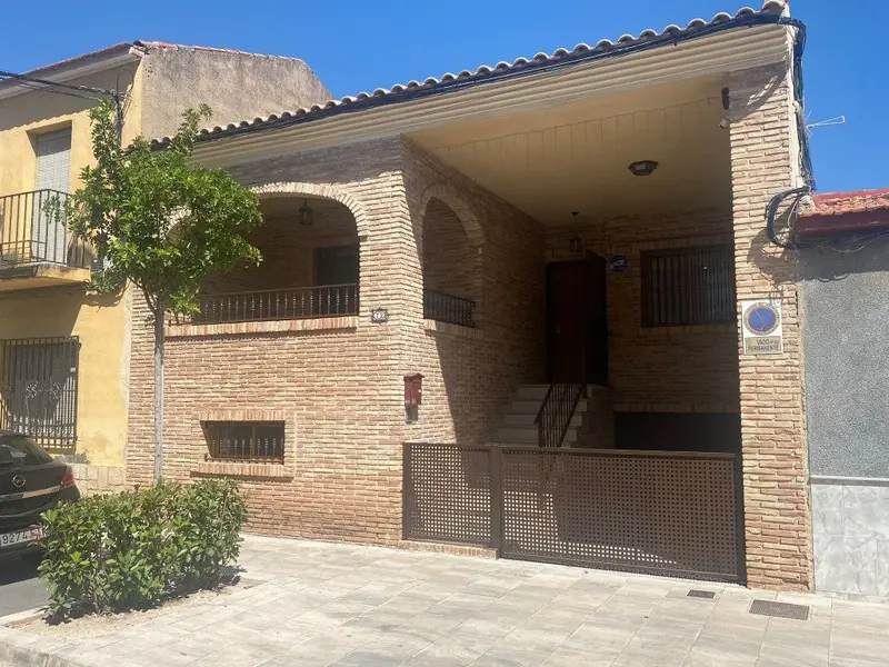 Adosado de 4 Dormitorios en venta Rafael, España