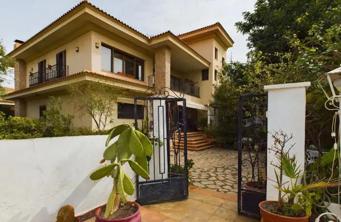 Villa de Lujo de 6 Dormitorios en Venta
