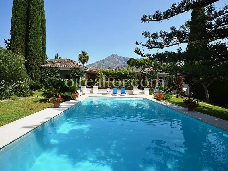 Casa en Venta en Marbella 5 Dormitorios Piscina Jardin Vistas al Mar