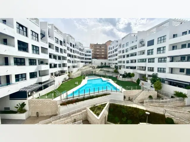 Apartamento 3 Dormitorios Estepona  Moderno Cerca Playa