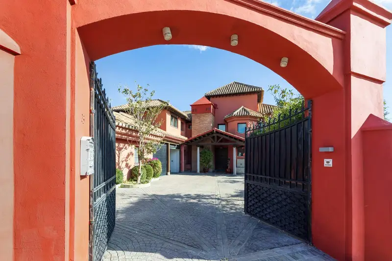 Venta Chalet Lujoso 5 Dorm Gabias 630m2 Piscina Jardin