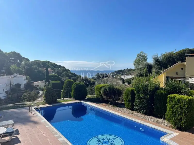 Chalet en Tossa de Mar con Vistas al Mar y Piscina