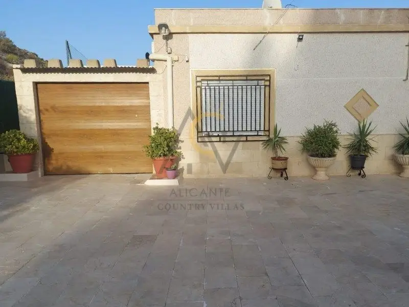 Venta Casa Rural con Jardin y Piscina en La Romana