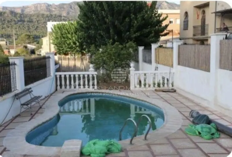 Chalet en Venta Alzira Valencia 4 Dormitorios Piscina Jardin