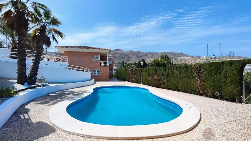 Chalet en alquiler en Venta Lanuza, El Campello, Alicante