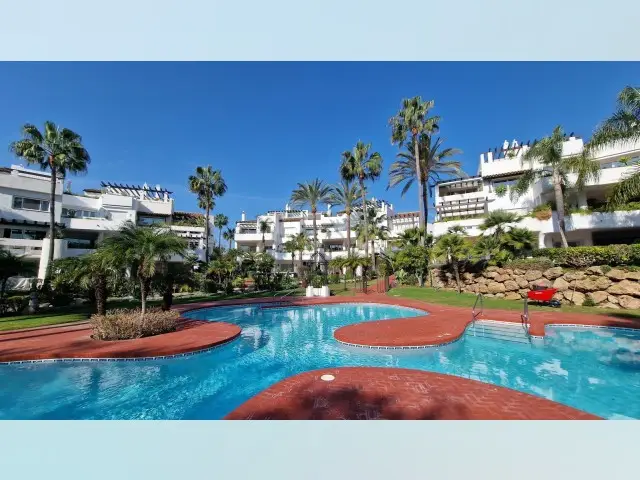 Piso de 3 Dormitorios en venta Puerto Banus, España