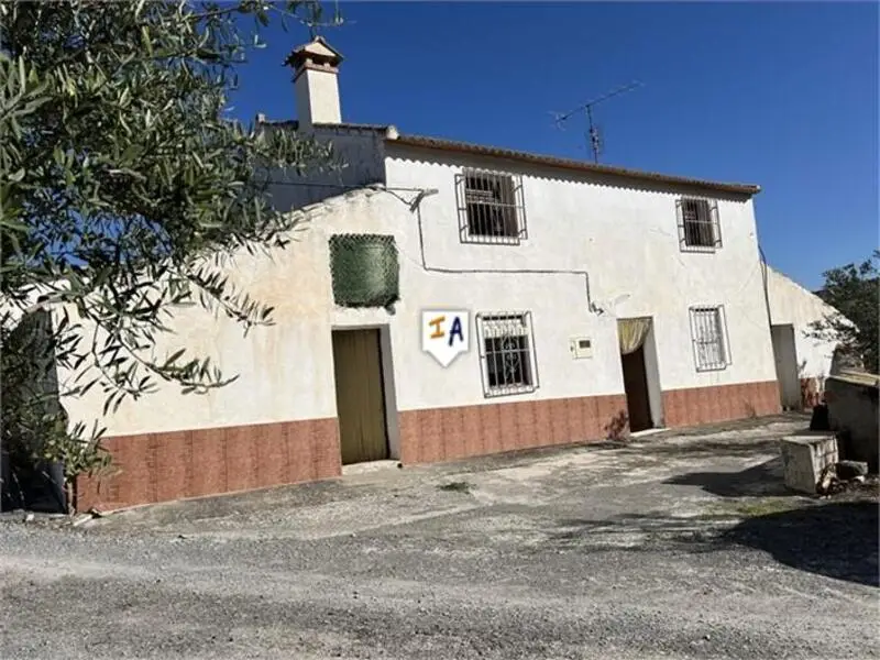 Cortijo con 5 Dormitorios y Terreno Productivo en Sabariego