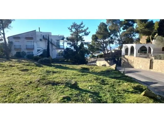 Terreno en Roses con Vistas al Canigó - Doble Residencia