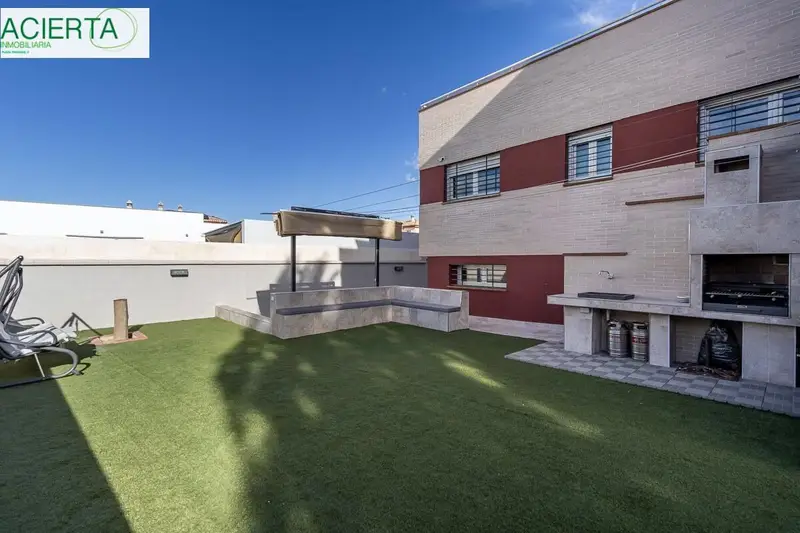 Venta Chalet con Piscina Nueva Otura