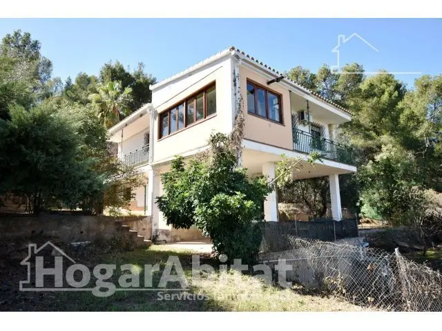 Chalet Con Garaje, Terraza Y Barbacoa