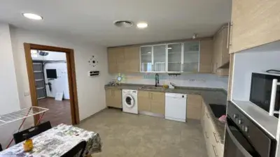 Casa en Alquiler Oliva 180m2 3 Dormitorios 3 Banos