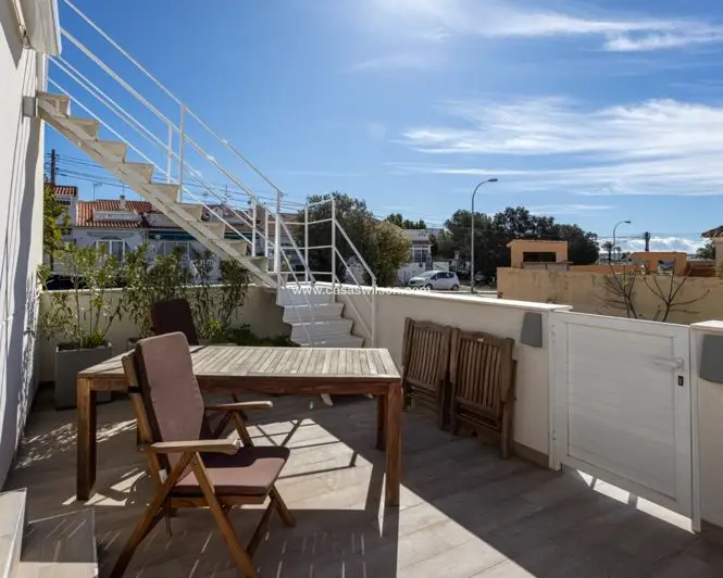 Adosado 2 Dormitorios Torrevieja Reformado Cerca Playa y Golf