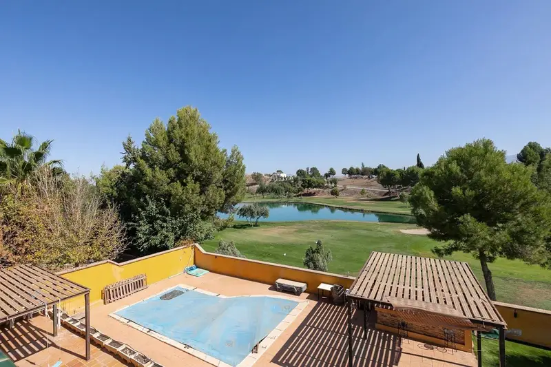 Chalet en Las Gabias con Piscina y Vistas a Sierra Nevada