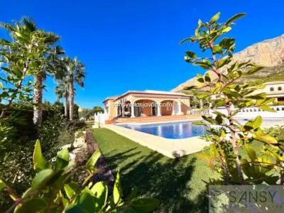 Casa Chalet en Venta en Javea 3 Dormitorios 2 Baños