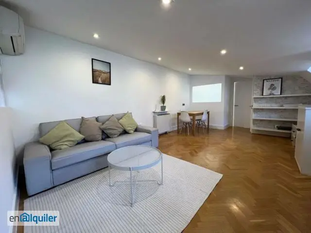 Ático en Alquiler Madrid Chueca Justicia 2 habitaciones Amueblado