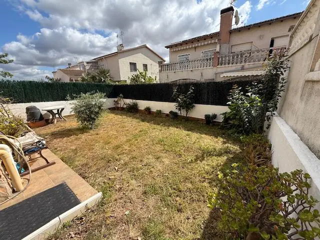 Casa Aislada en Santa Oliva 3 Dormitorios Jardin 150m2