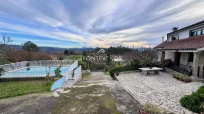 Chalet en Ponte Caldelas con Piscina y Horreos