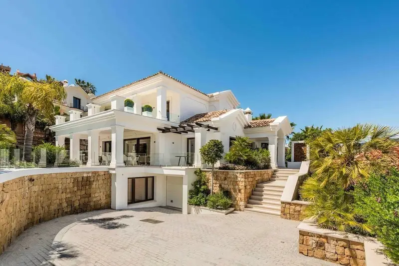 Chalet en Venta Nueva Andalucia 4 Dormitorios Piscina Spa