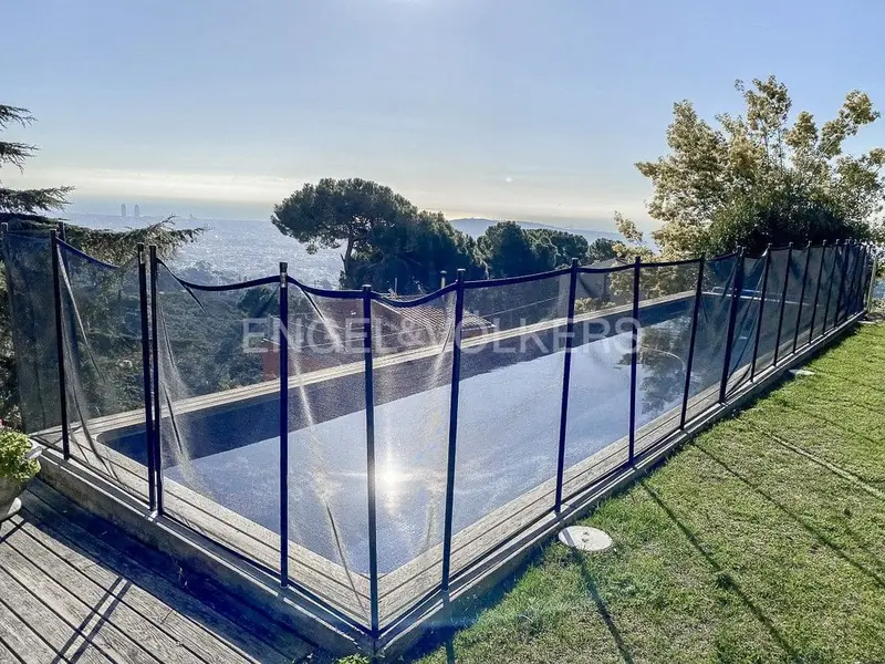 Chalet Moderno en Vallvidrera con Piscina y Vistas Panorámicas