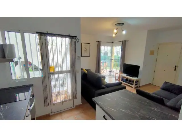 Chalet Adosado Renovado en San Juan de los Terreros