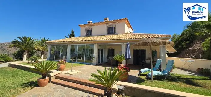 Villa en Venta Sayalonga 3 Dormitorios Vistas al Mar