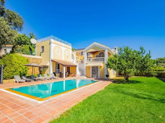 Casa Villa 6 Dormitorios Marbella Alquiler Familia Piscina Wifi